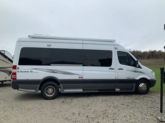 2010 Roadtrek RS Adventurous in RVs & Motorhomes in Barrie - Image 3