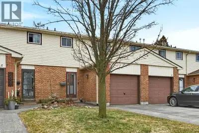 Move-in ready 3-bedroom townhome with garage and finished basement on Hamilton's desirable East Moun...