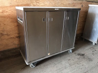 Chariot pour cabarets en stainless
