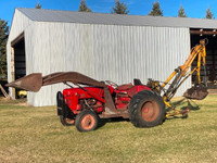 IH 300 Utility Tractor w/ Backhoe and Ldr