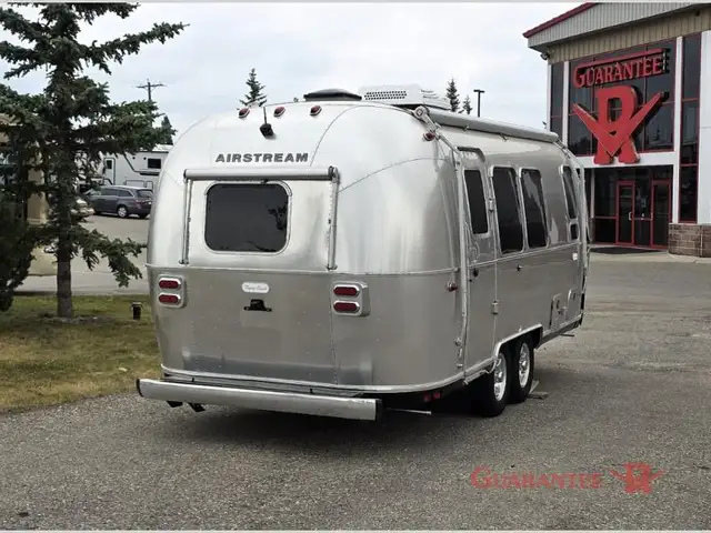 2022 Airstream Flying Cloud 23FB in Travel Trailers & Campers in Calgary - Image 8