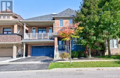 Beautiful, Bright "Willowgrove Model", In Prestigious Oak Ridges-Jefferson. Walking Distance To LCBO...