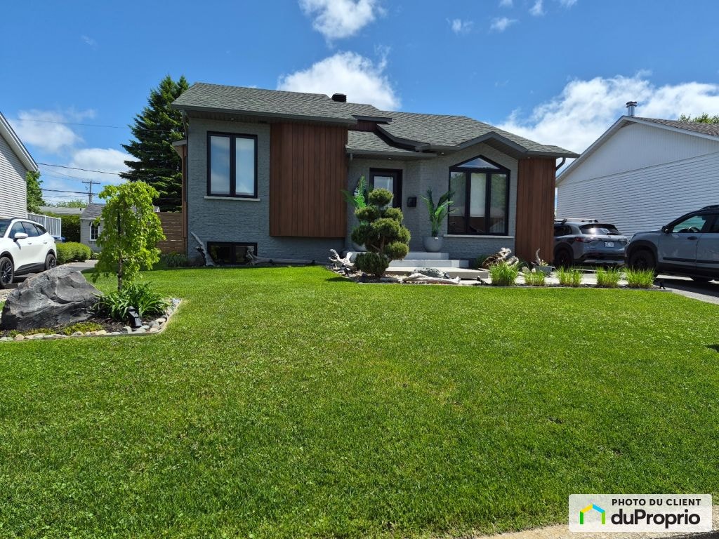 $599,900 - Bungalow for sale in Granby — photo 1