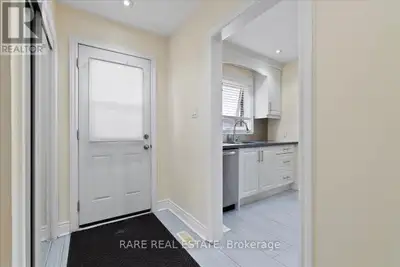 148 TOWN HOUSE CRESCENT Brampton (Brampton East), Ontario