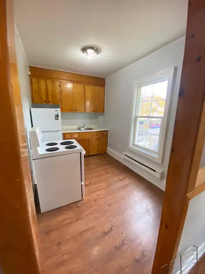 * Response will go to your email registered with Kijiji * Located at 340 Townsend Street in Sydney -...