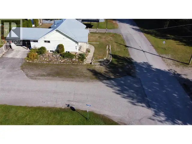 301 5TH Street NW Nakusp, British Columbia in Houses for Sale in Nelson - Image 28