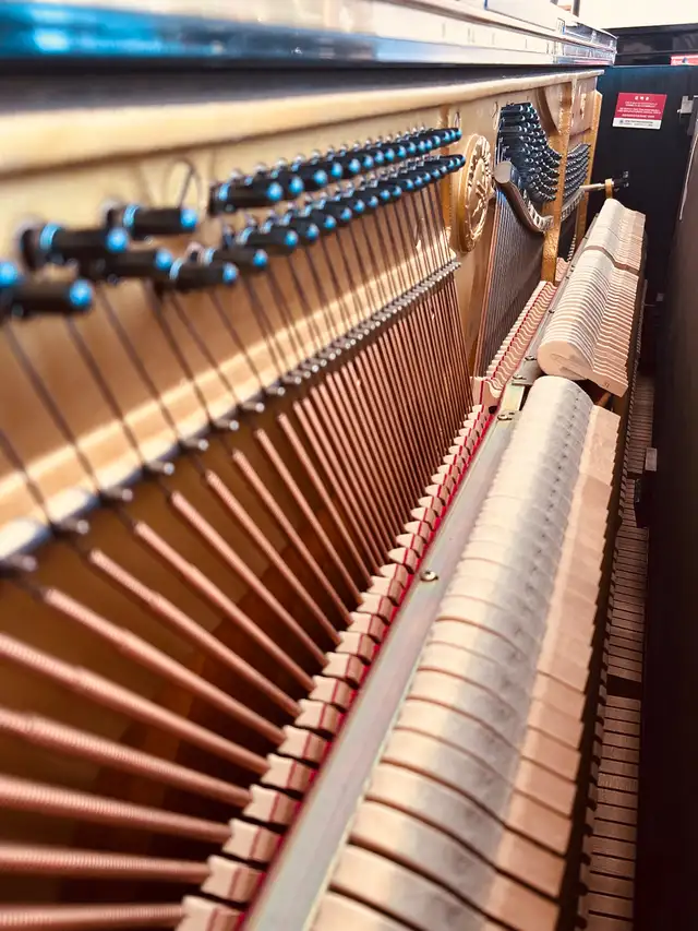 PIANO YAMAHA U1H (1977) in Pianos & Keyboards in City of Montréal - Image 3