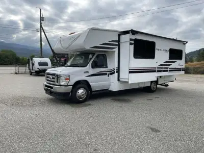 Coachmen Freelander Class C gas motorhome 23FS highlights: Murphy Queen Bed Underbed Storage Area U-...