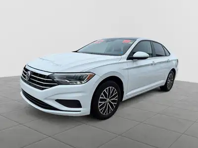 2019 Volkswagen Jetta Highline 1.4 TSI with LEATHER SEATS AND MOONROOF! The 2019 Volkswagen Jetta Hi...