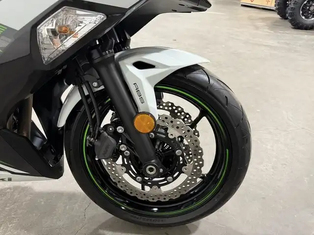 2022 Kawasaki Ninja 650 Pearl Robotic White in Sport Bikes in St. Albert - Image 10