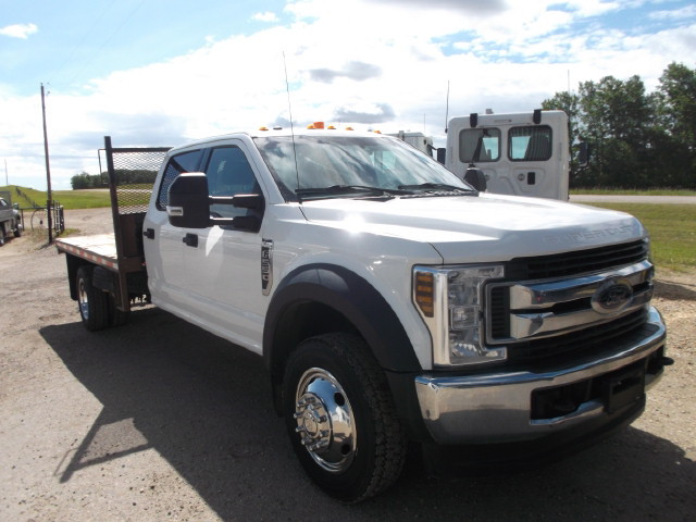 2019 FORD F550 CREW CAB 4X4 DECK TRUCK in Cars & Trucks in Red Deer - Image 2