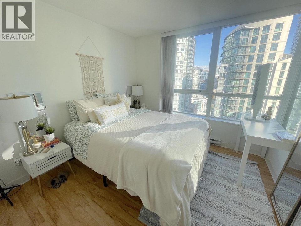 3207 1495 RICHARDS STREET Vancouver, British Columbia 4