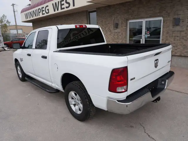 2023 Dodge RAM 1500 SLT Crew Cab - SHORT BED | 4x4 | LOW KMS!!! in Cars & Trucks in Winnipeg - Image 15