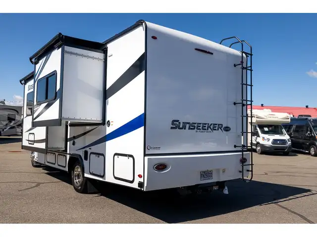 2022 Forest River Sunseeker 2440 2025 2 extension 2022 Classe C in RVs & Motorhomes in Laval / North Shore - Image 29