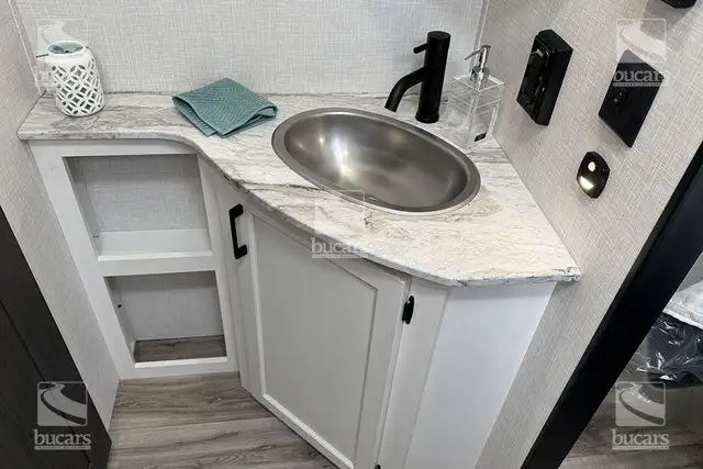 2025 VENTURE RV STRATUS 241VRK in Travel Trailers & Campers in Calgary - Image 30