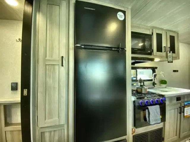 2025 EAST TO WEST Della Terra 250QB in Travel Trailers & Campers in Bedford - Image 23