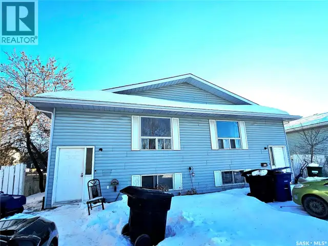 242 - 244 Wakabayashi WAY Saskatoon, Saskatchewan in Houses for Sale in Saskatoon - Image 3