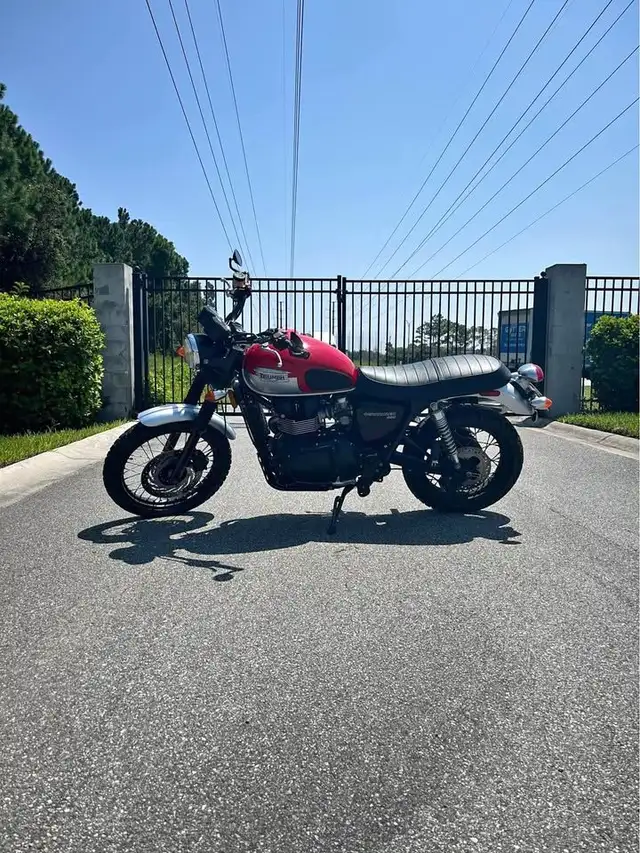 2016 TRIUMPH SCRAMBLER 900-RED! in Street, Cruisers & Choppers in Saskatoon - Image 6