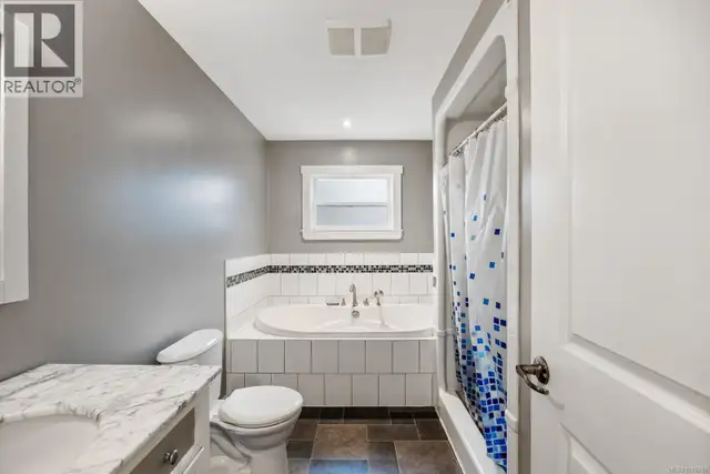 3328 Third St Cumberland, British Columbia in Houses for Sale in Comox / Courtenay / Cumberland - Image 29