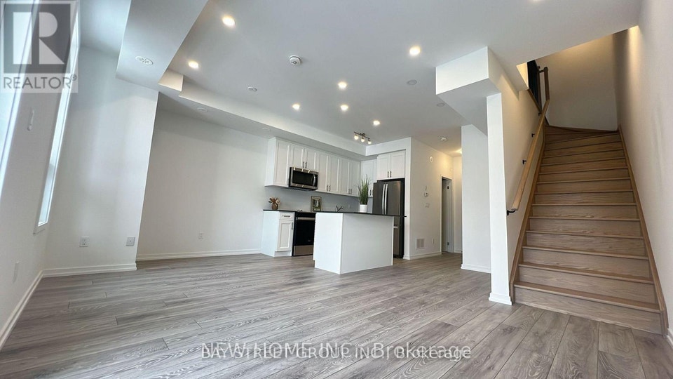 UNIT 20-24 LYTHAM GREEN CIRCLE Newmarket (Glenway Estates), Onta 2