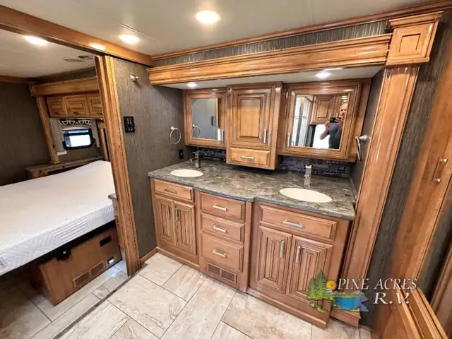 2019 Thor Motor Coach Tuscany 45MX only 020,049 Miles in RVs & Motorhomes in Moncton - Image 54