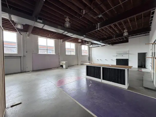 3,000SF Warehouse/Showroom/Industrial Space–Tycos Dr–Loading doc in Commercial & Office Space for Rent in City of Toronto - Image 6