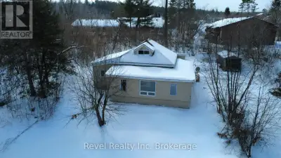 Welcome to this charming and very spacious 3-Bedroom ( potential for 2 more) & 2 bath Mattawa home c...