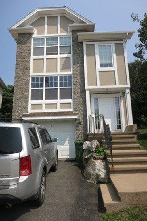 15130 Lovely family home in nice Halifax neighbourhood Long Term