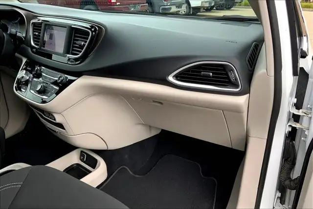 2024 Chrysler Grand Caravan SXT in Cars & Trucks in Edmonton - Image 16
