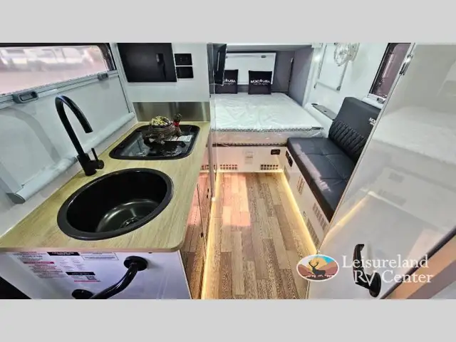 2027 MDC XT15-4E OGE – True Off-Grid Bunkhouse in Travel Trailers & Campers in Delta/Surrey/Langley - Image 16