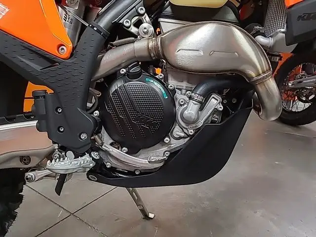 2025 KTM XC 250 F in Dirt Bikes & Motocross in Calgary - Image 4