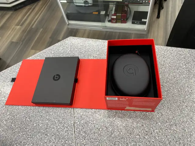 Beats Studio Wired Headphones in Headphones in City of Toronto - Image 5