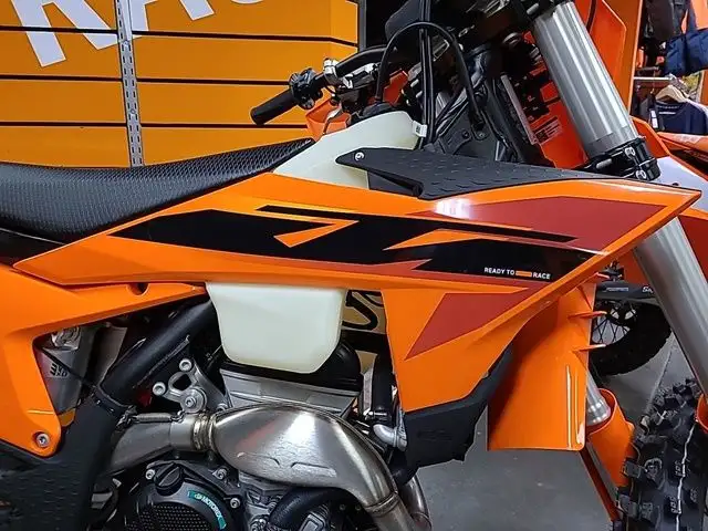 2025 KTM XC 250 F in Dirt Bikes & Motocross in Calgary - Image 5