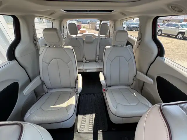 2017 Chrysler Pacifica Limited 7 Passenger | Command Start | Pow5619998410362163218