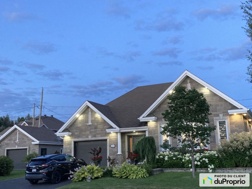 $680,000 - Bungalow for sale in Alma — photo 1