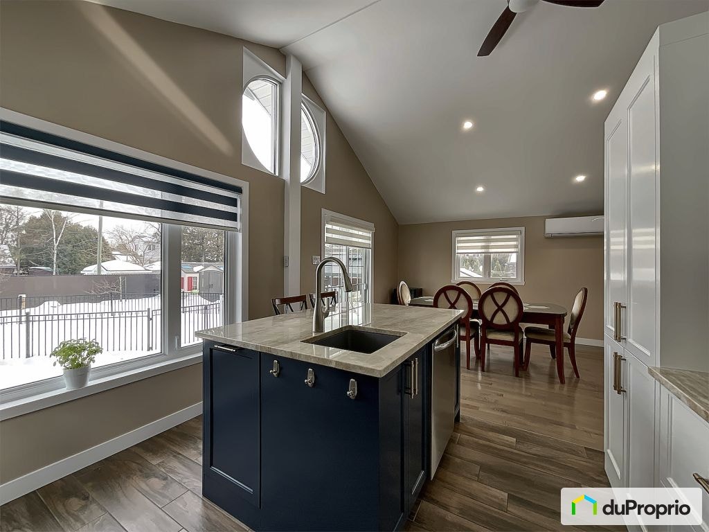 $749,900 - Bungalow for sale in Longueuil (Vieux-Longueuil) — photo 1