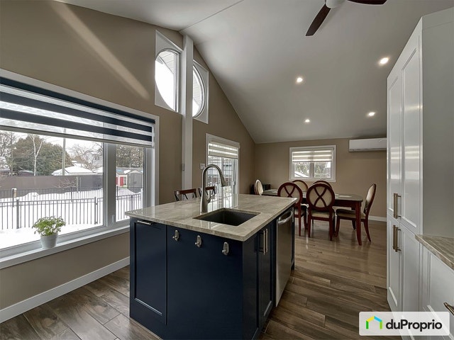 $749,900 - Bungalow for sale in Longueuil (Vieux-Longueuil) — photo 1