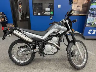 YAMAHA XT 250 2025 PDSF : 6199.0$ Transport et préparation : 840.0$ Supplément logistique : 0.0$ RAB...