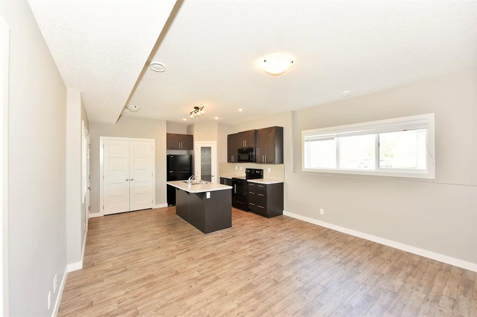 ⭐ONE MONTH FREE⭐ 2 Bed Lower Suite with Walk-Out Patio in Sylvan 5