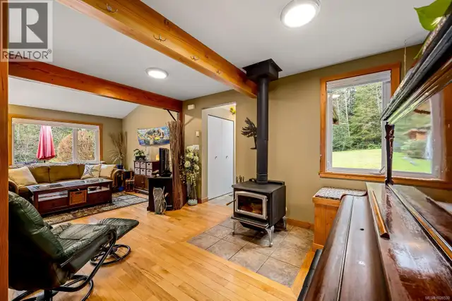1590 Carrington Bay Rd Whaletown, British Columbia in Houses for Sale in Campbell River - Image 12