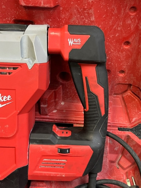 Milwaukee Tool  1-3/4 -inch SDS-MAX Corded Combination Hammer in Power Tools in Oakville / Halton Region - Image 2