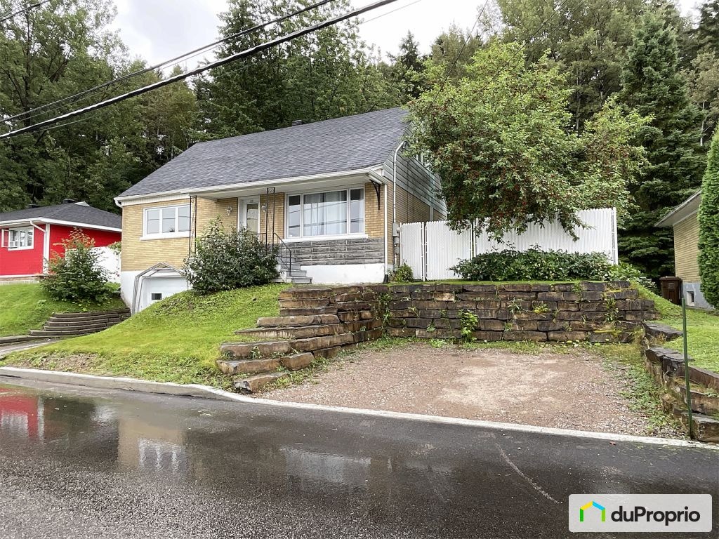 $319,000 - 1 1/2 Storey for sale in La Baie — photo 1