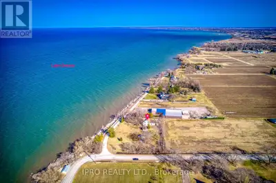 Huge Private Beach! Wow, Waterfront Property for Lake lovers people, Fully Renovated, A Huge Corner...