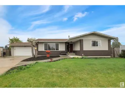 Step into this stunning 2233 sq ft bungalow, perfectly situated on a massive pie-shaped lot! The mai...