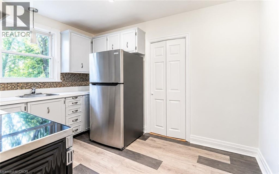 68 WILSON Street E Ancaster, Ontario 5