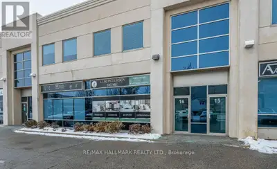 Prime industrial/commercial space for lease in Aurora's high-demand business park! This versatile un...