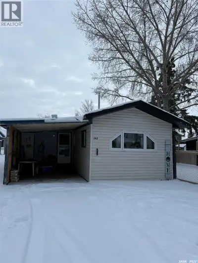 Opportunity knocks at 342 Mariner Avenue in Aquadeo, SK. This 1975 mobile home cabin on an owned lot...