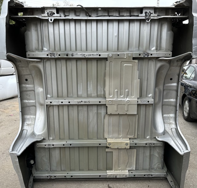 Southern Box/Bed Chevy Silverado Rust Free! Auto Body Parts Calgary