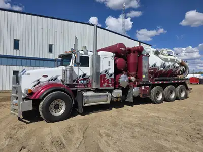 2006 Peterbilt 378 Coded Hydrovac 8x6 truck tractor. Rebuilt C15 with 4800 hrs on it. 550 hp C15 tur...