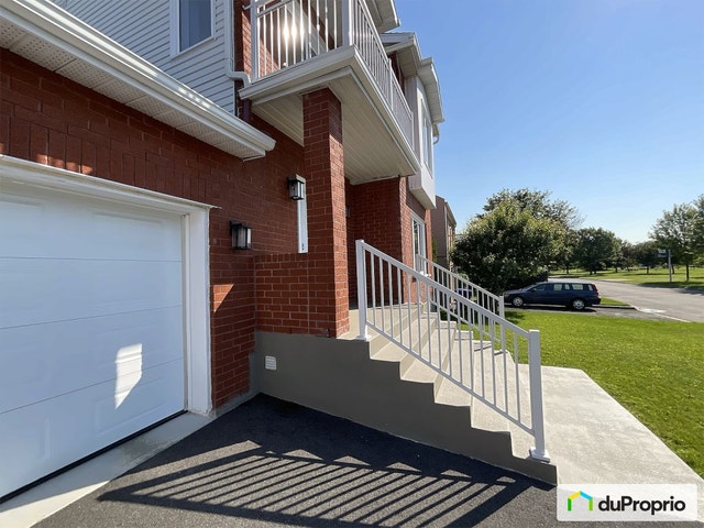 $765,000 - 2 Storey for sale in Ste-Julie — photo 2